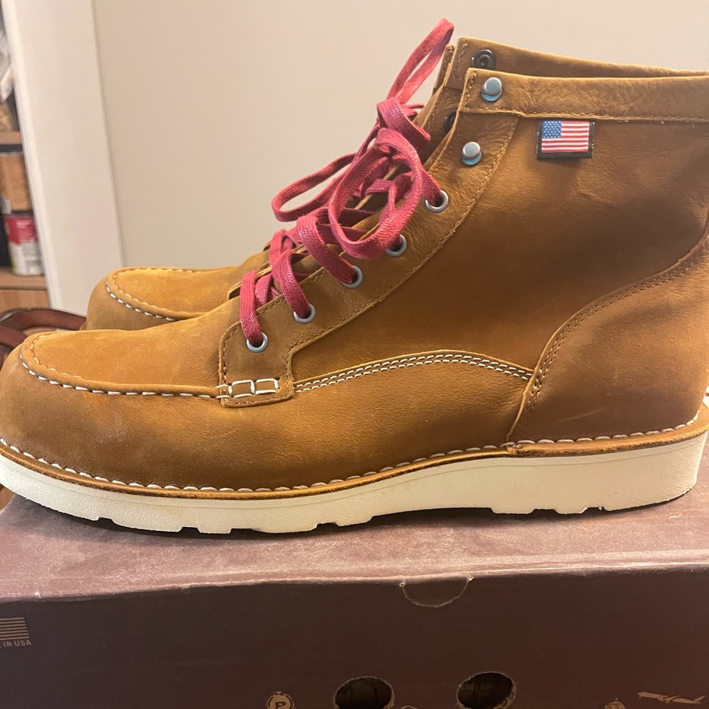 NEW, NEVER WORN men’s Danner Bull Run Lux boots, tan, size 12